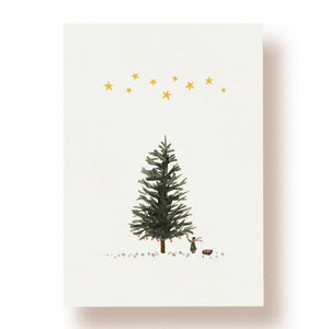 Postkarte mit Tannenbaum und Sternen in Aquarelltechnik auf creme farbenem Karton